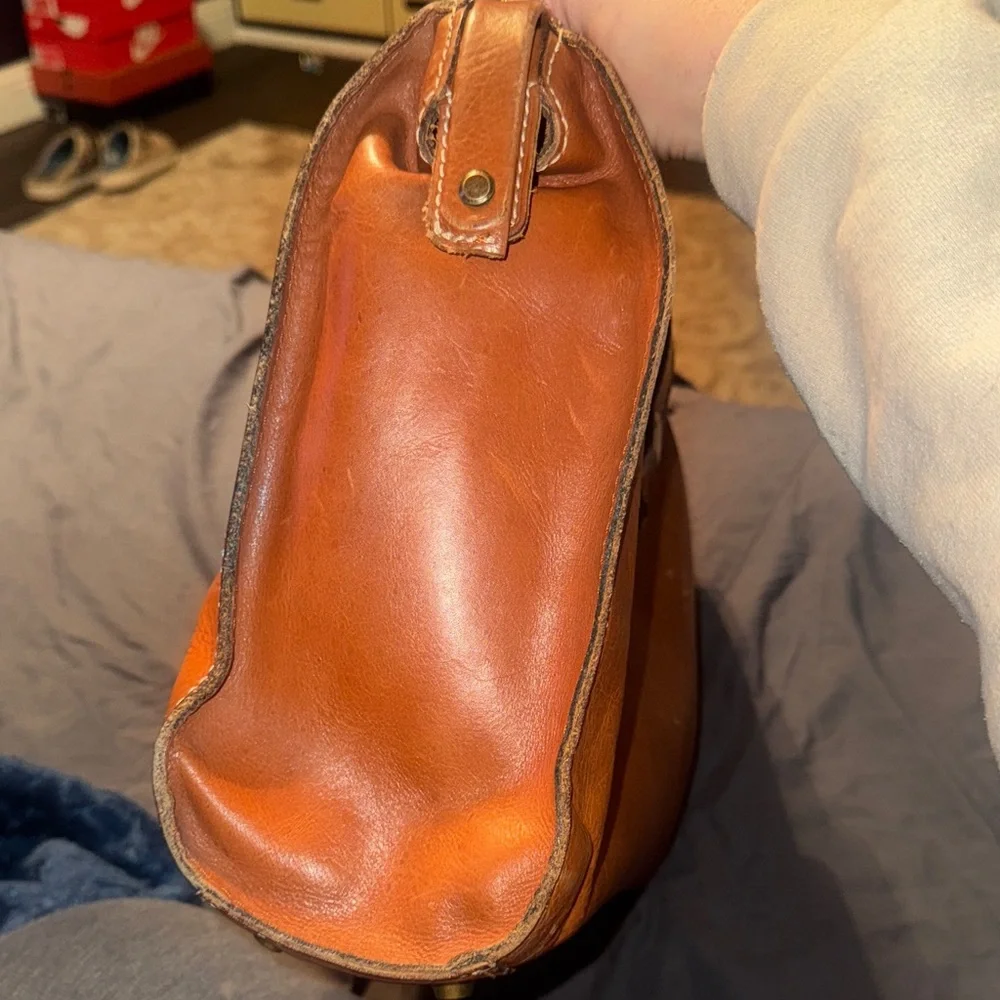 Elegant Tan Leather Briefcase